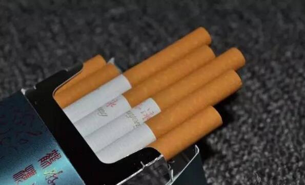 黃鶴樓游泳回歸，爺爺輩最喜愛(ài)的香煙品牌