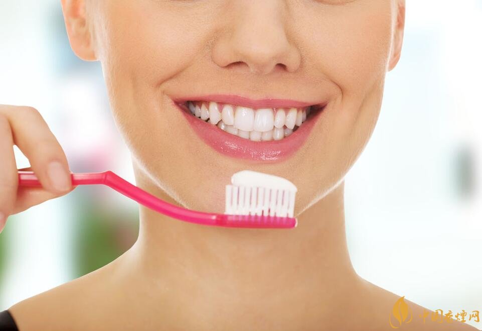 抽煙牙齒黃怎么變白，快速去除煙漬小妙招
