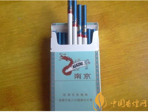 過(guò)年待客買什么香煙好，中華撐場(chǎng)面軟云看內(nèi)在