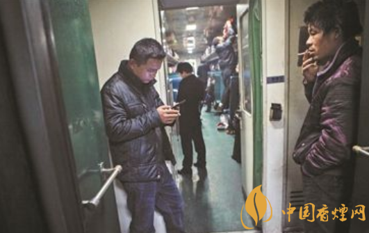 2018世界禁煙日倒計(jì)時(shí) 兩會委員建議普列取消吸煙區(qū)全面禁煙