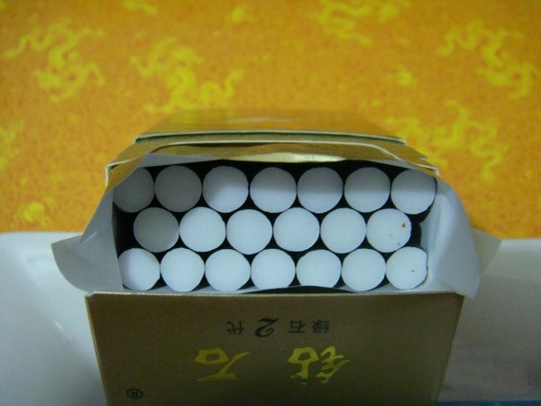 綠鉆石煙多少錢(qián)一包 鉆石香煙綠石2代(小字版)價(jià)格10元/包